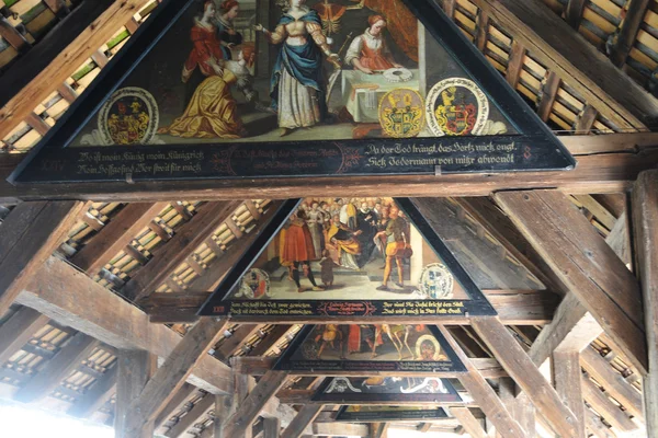 Peintures médiévales sur le pont de Lucerne — Photo
