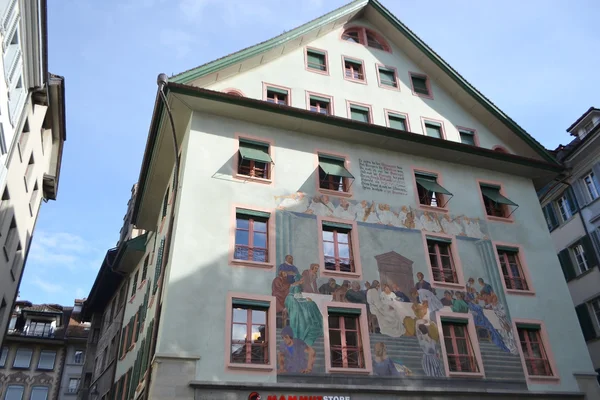 Régi épület, Luzern, Svájc. — Stock Fotó