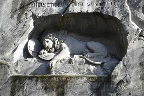 Famoso monumento al león en Lucerna — Foto de Stock