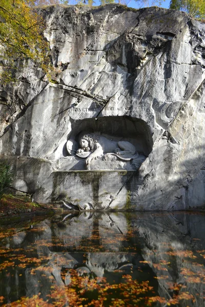 Famoso monumento del leone a Lucerna — Foto Stock