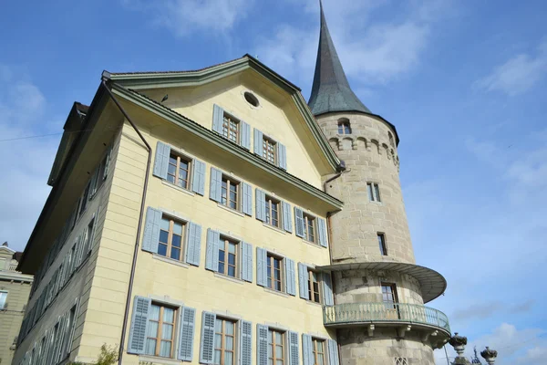 Oude gebouw in Luzern. — Stockfoto