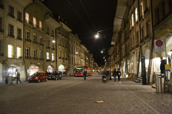 Via nel centro di Berna di notte — Foto Stock