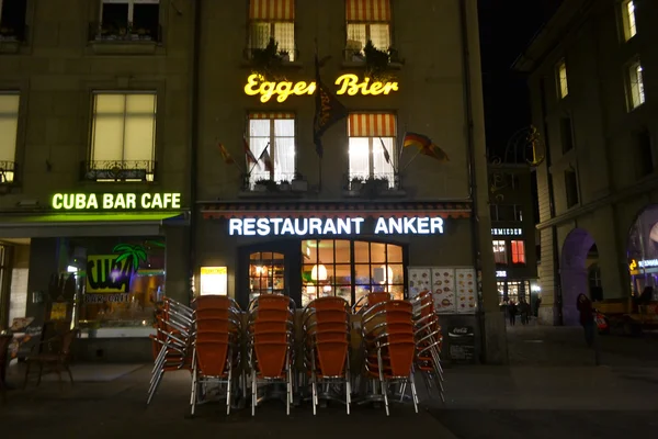 Rua no centro de Berna à noite — Fotografia de Stock