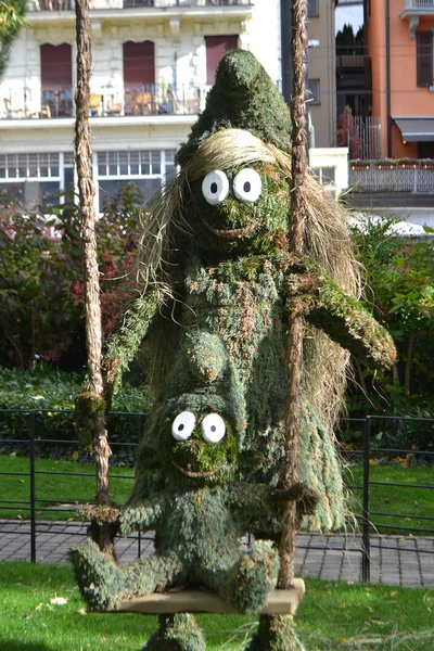 Het oorspronkelijke beeld gemaakt van naalden — Stockfoto