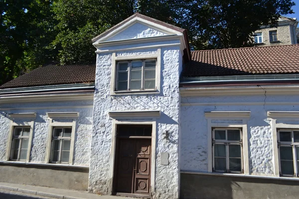 Ancien bâtiment dans la vieille ville de Tallinn — Photo