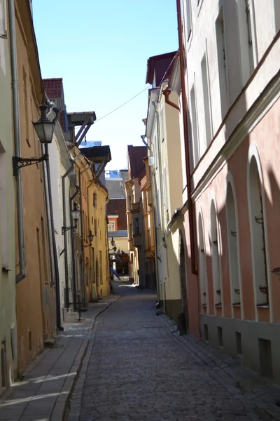 Rue dans le vieux Tallinn — Photo