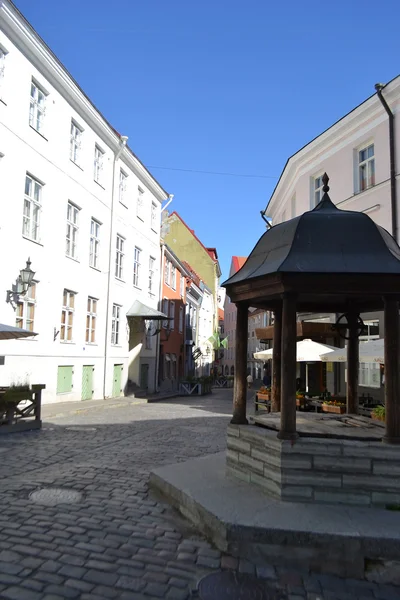 Straat in de oude stad van tallinn — Stockfoto