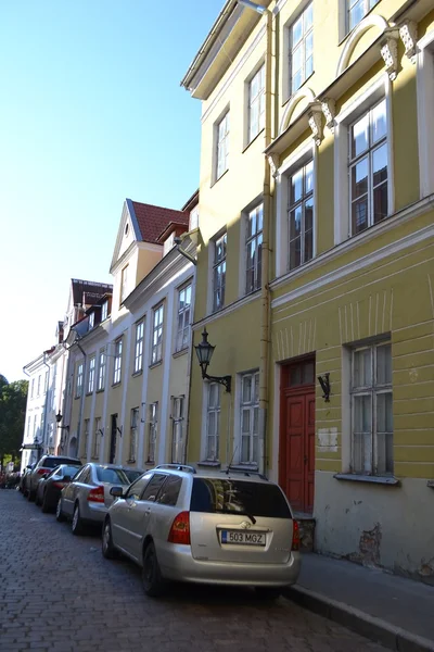 Улица в старом городе Таллинна — стоковое фото