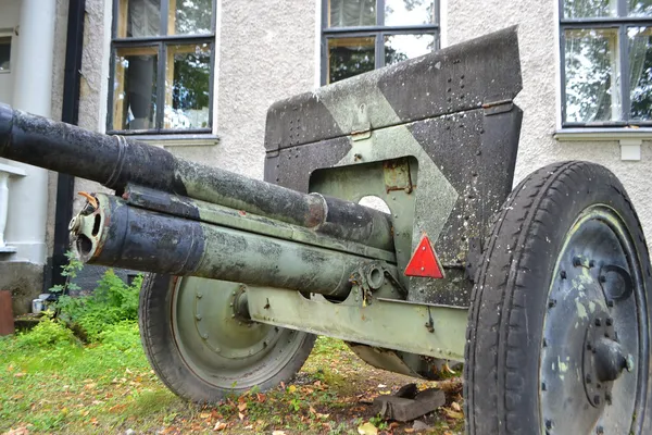Die alte Kanone aus dem Zweiten Weltkrieg — Stockfoto