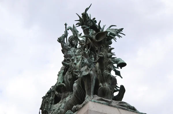 La estatua de San Jorge y el Dragón — Foto de Stock