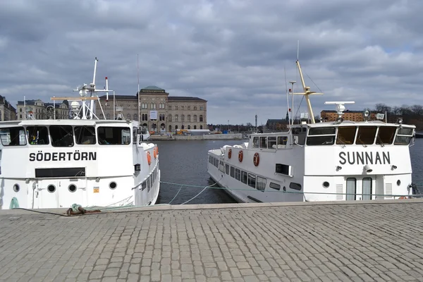 Fartyg i hamn i stockholm — Stockfoto