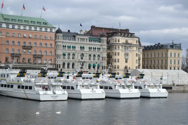 Nábřeží v městském části Stockholmu — Stock fotografie