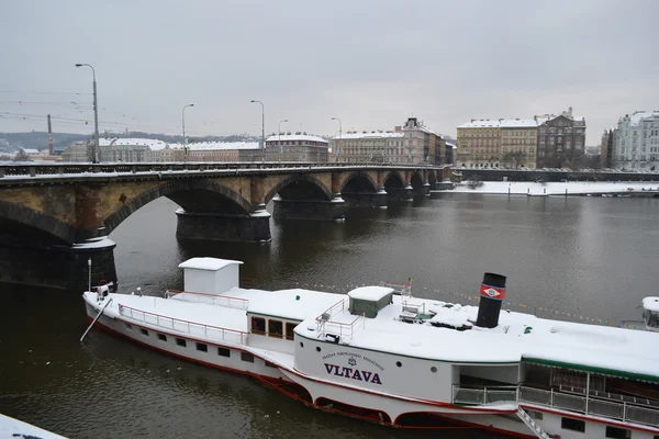 Vista sul fiume Moldava a Praga — Foto Stock