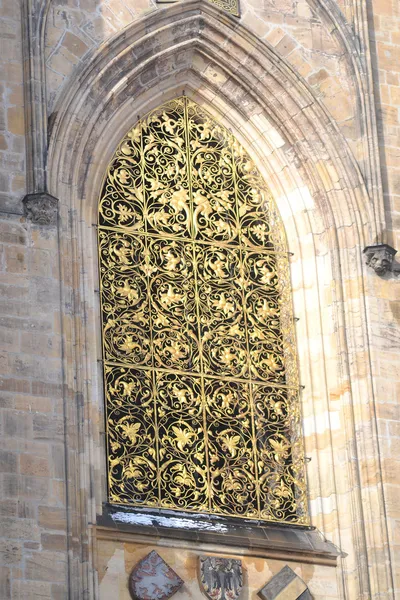 Fönster av St vitus cathedral — Stockfoto