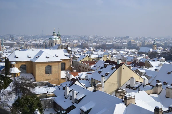 Paisaje urbano de Praga en invierno — Foto de Stock