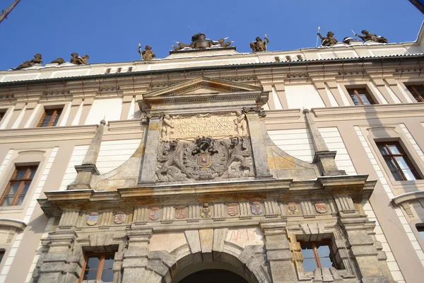Paleis in hradcany, de Praagse burcht in Praag. — Stockfoto
