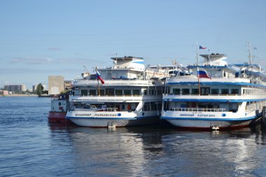 nehir yolcu gemilerine