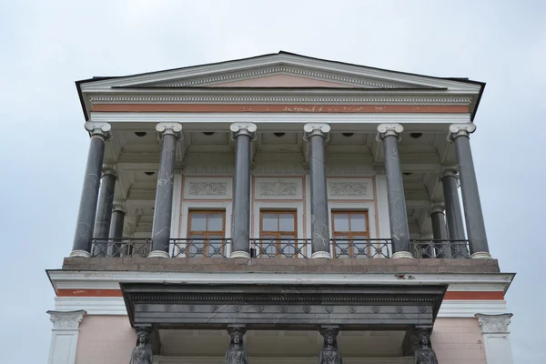 Pavilon belvedere. Meadow park v peterhof. — Stock fotografie