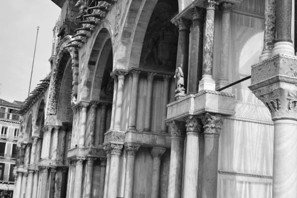 Colonnade van de basilica di san marco — Stockfoto
