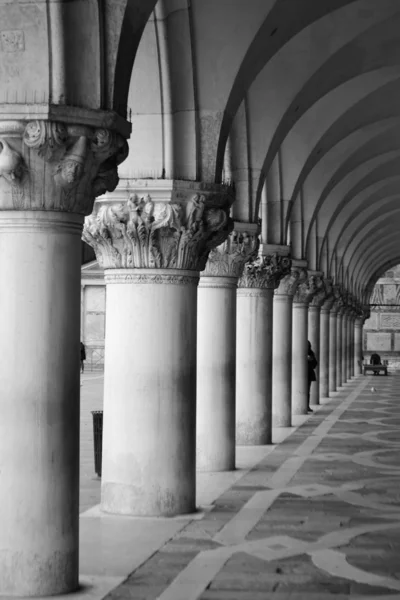Colonnade of the Palazzo Ducale — Stock Photo, Image