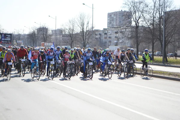 Cykellopp på gatan i st.petersburg — Stockfoto