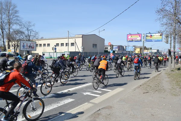 Corrida de bicicleta na rua de São Petersburgo — Fotografia de Stock