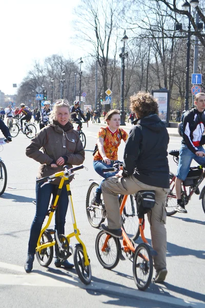 St.petersburg Sarayı meydanda Bisiklete binme bitirmek — Stok fotoğraf