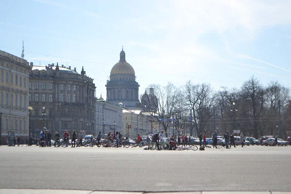 Alexander tuin en st. isaac's cathedral — Stockfoto