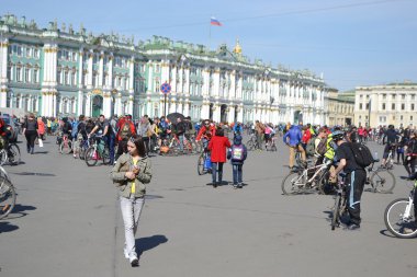 st.petersburg Sarayı meydanda Bisiklete binme bitirmek