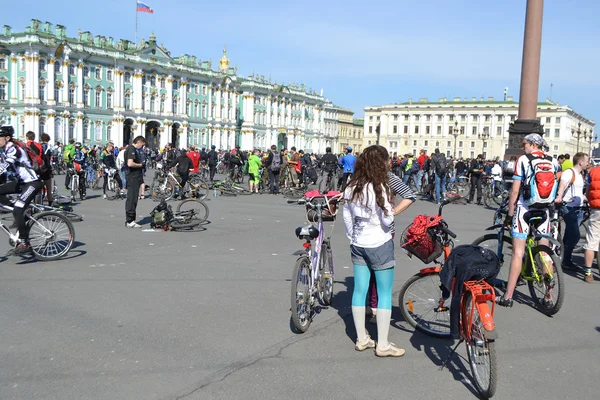 Afwerking fietsen op het paleis plein van Sint-Petersburg — Stockfoto