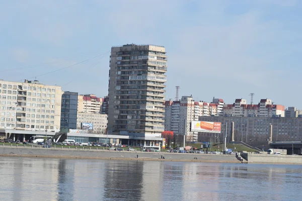 Οκτώβριος Embankment στην Πετρούπολη — Φωτογραφία Αρχείου