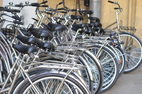 Bicicletas da cidade. Velof=" VelikiDen "no Loft Project Etagi . — Fotografia de Stock