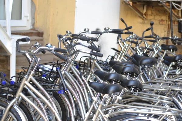 Bicicletas de ciudad. Velofestival "VelikiDen" en el Proyecto Loft Etagi . — Foto de Stock