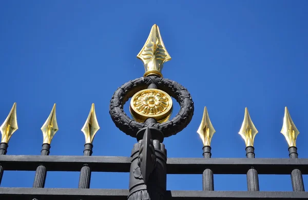 Steel fence with gold spears — Stock Photo, Image