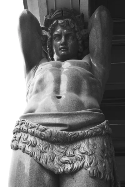 Статуя Атласа на входе в Новый Эрмитаж — стоковое фото