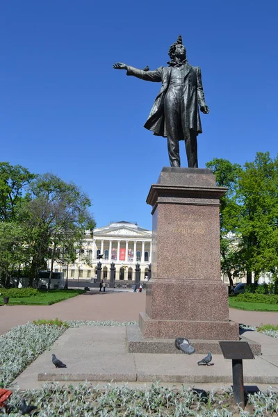 Statue d'Alexandre Pouchkine — Photo