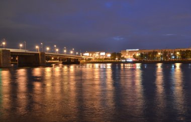 gece Alexander nevsky Köprüsü