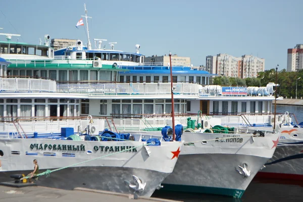 Navio de cruzeiro fluvial — Fotografia de Stock