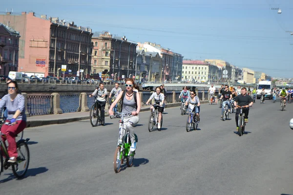 Cykellopp på gatan i st.petersburg — Stockfoto