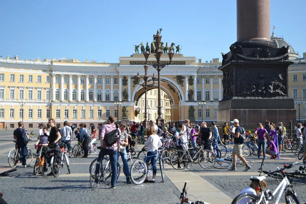 Terminar o ciclismo na Praça do Palácio de São Petersburgo — Fotografia de Stock