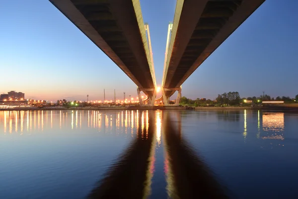 Puente de cable por la noche, San Petersburgo . —  Fotos de Stock