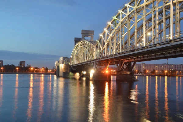 Finland järnvägsbron på natten — Stockfoto