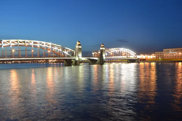 Finland järnvägsbron på natten — Stockfoto