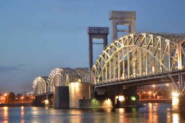 Finlandiya demiryolu Köprüsü, gece
