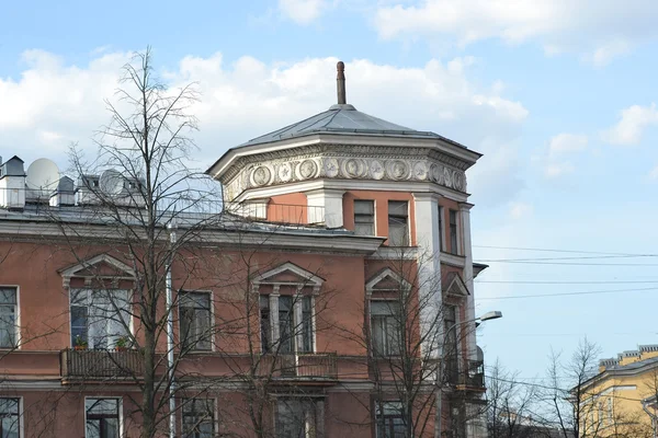 O edifício no estilo de Stalin em Kolpino . — Fotografia de Stock