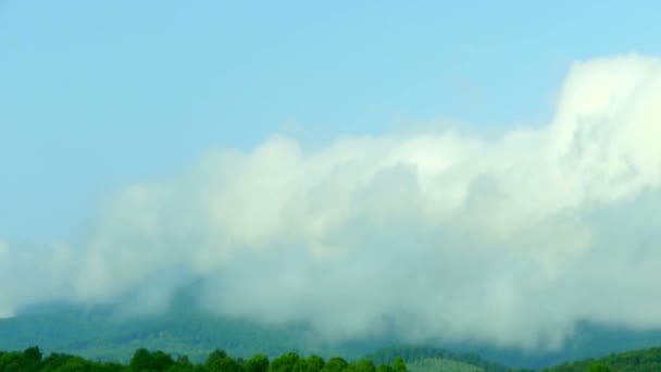 Nuvens timelapse nas montanhas dos Cárpatos — Vídeo de Stock