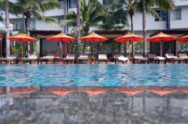 tropikal Resort'ta yüzme havuzu