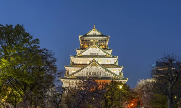 Weerspiegeling van het kasteel van osaka — Stockfoto