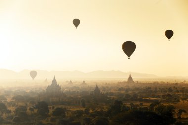 Sunrise bagan Myanmar tapınakları üzerinde