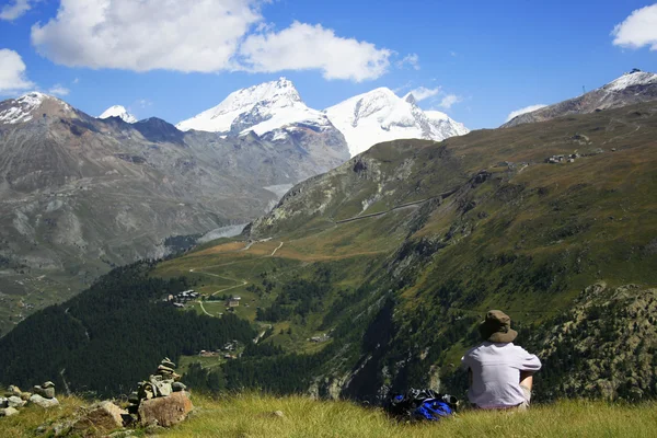 Ontspannen uitzicht op de berg in Zwitserland — Stockfoto